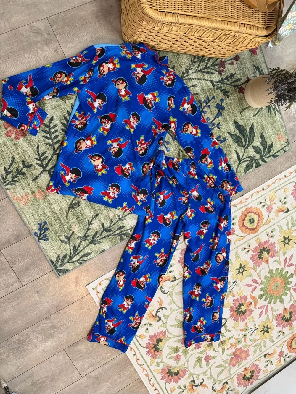 Ryan’s World Boys Two Piece Pajamas Set Size Large Long Sleeve Button Up & Pants